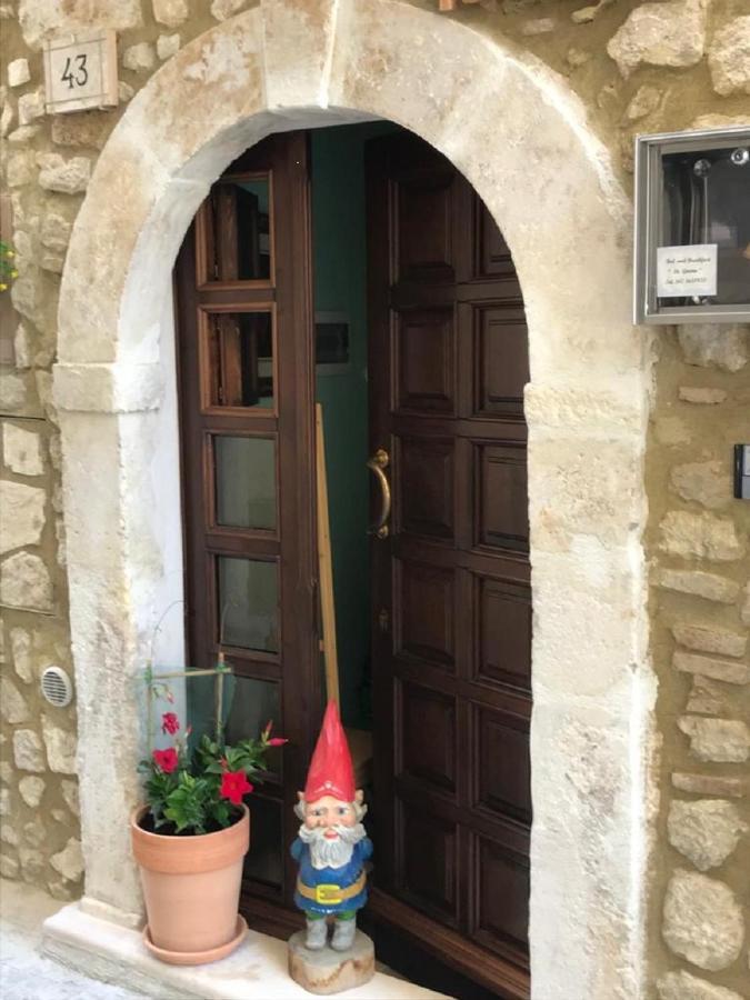 Lo Gnomo Bed & Breakfast Sulmona Exterior photo