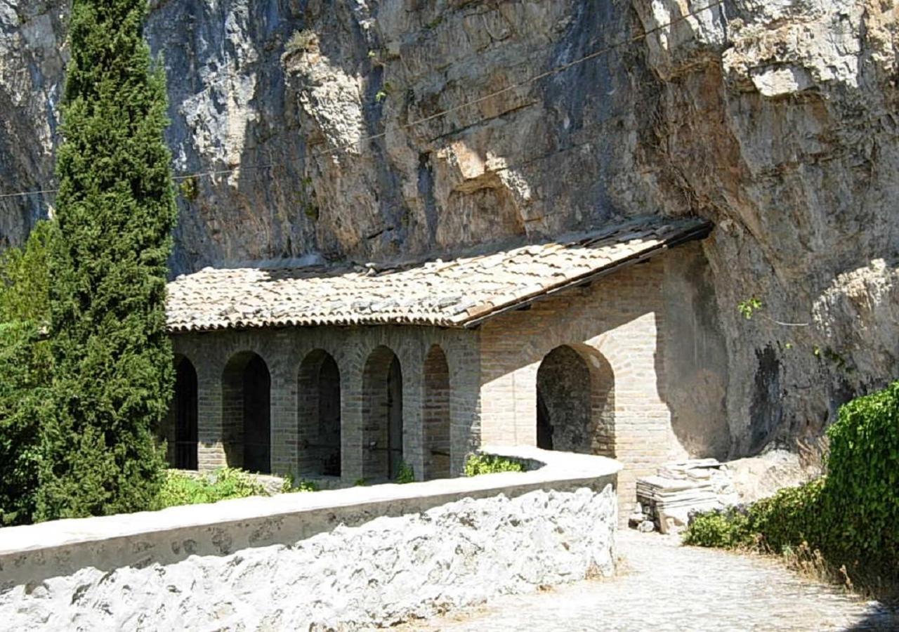 Lo Gnomo Bed & Breakfast Sulmona Exterior photo